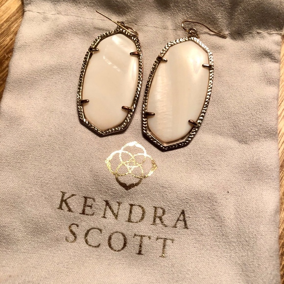 Kendra Scott Jewelry - Kendra Scott Ivory Pearl Earrings
